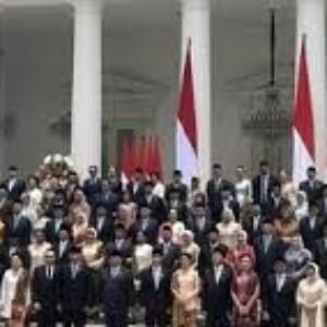 Kabinet Merah Putih Jalani Pembekalan, tujuan utama pembekalan untuk memperkuat kedisiplinan, kekompakan, dan semangat kebersamaan dikabinet.