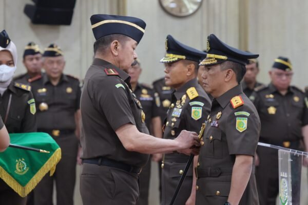 Jaksa Agung Lantik Pejabat Baru JAM-Pidmil dan Kajati DKI Jakarta, Tekankan Sinergi dan Netralitas
