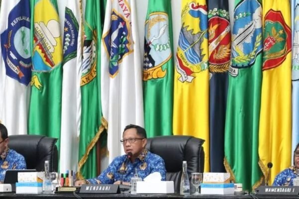 Mendagri Tito Minta Pemda Waspadai Kenaikan Harga Lima Komoditas Pangan