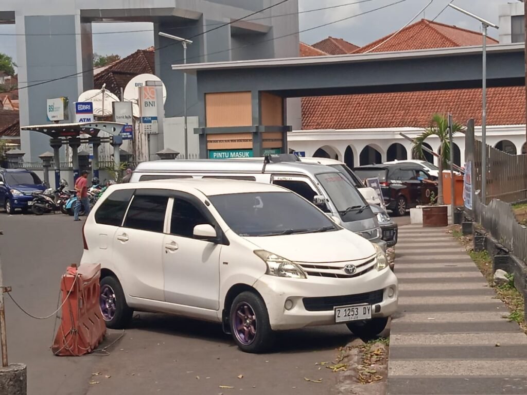 Pemerhati Kebijakan Publik Sebut Larangan Parkir di Halaman RSU dr. Selamet Merupakan Kedunguan Dirut RSU
