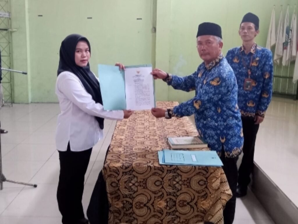 Mila Nurhasanah Dilantik Jadi Kepala Dusun III Desa Kadungora, Garut