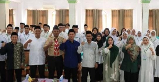 Pelatihan Keprotokoleran di Yayasan Al-Muhajirin Bekali Santri dan Mahasiswa selama dua hari, Minggu 20 Oktober hingga Senin 21 Oktober 2024