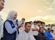 Dapat Dukungan dari Komunitas Tukang Cukur, Calon Wakil Bupati Nomor 02, Putri Karlina Berbagi Kebahagiaan dengan Anak Yatim dan Tukang Cukur di Garut