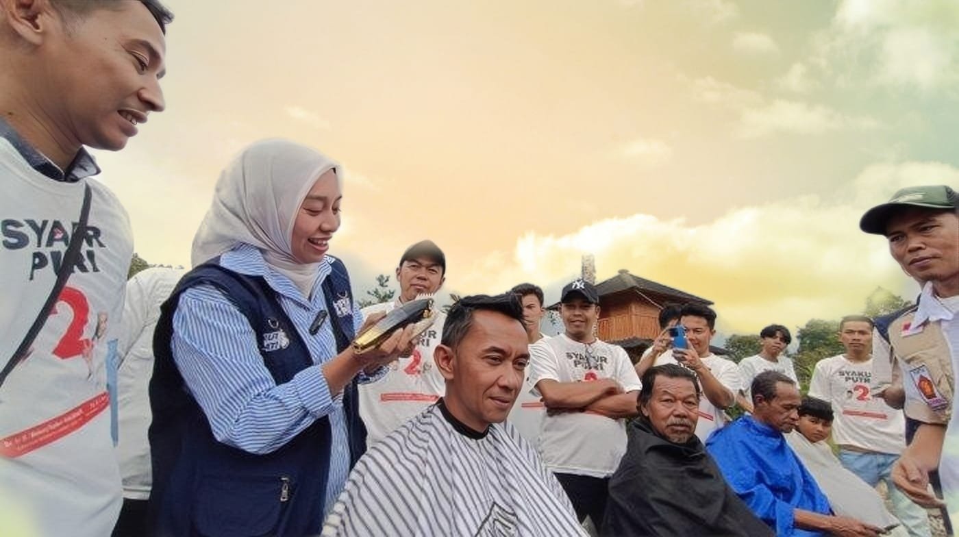 Dapat Dukungan dari Komunitas Tukang Cukur, Calon Wakil Bupati Nomor 02, Putri Karlina Berbagi Kebahagiaan dengan Anak Yatim dan Tukang Cukur di Garut