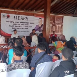 Anggota DPRD Kabupaten Garut Fraksi PDIP, menggelar reses terakhir masa sidang 1 tahun 2024 yang diselenggarakan di Saung Joglo Bumi Salika.