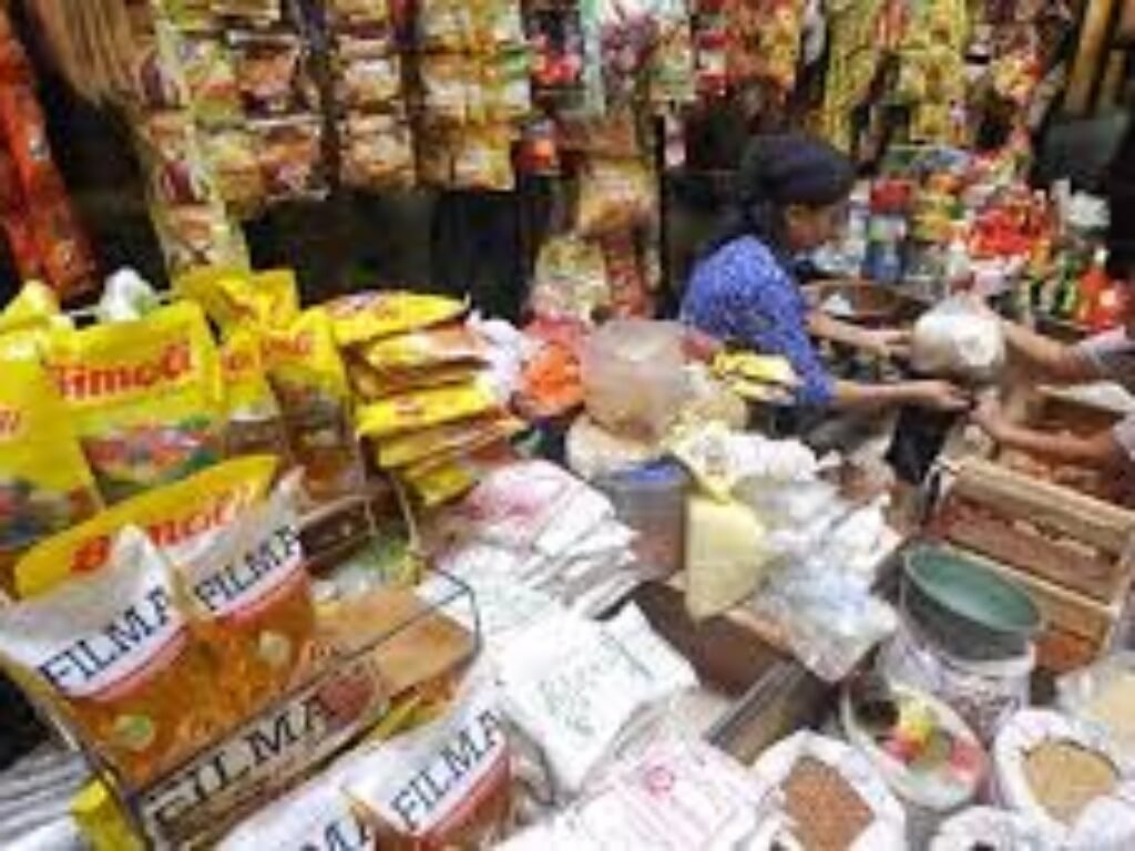 Harga Kebutuhan Pokok Fluktuatif: Beras Premium Naik, Minyak Goreng Turun