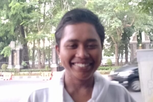 Kisah Miris Dunia Pendidikan: Siswa SMPN 2 Pasawahan Purwakarta Tegar Tinggal di Masjid, Jaga Parkir untuk Bantu Ekonomi Keluarga