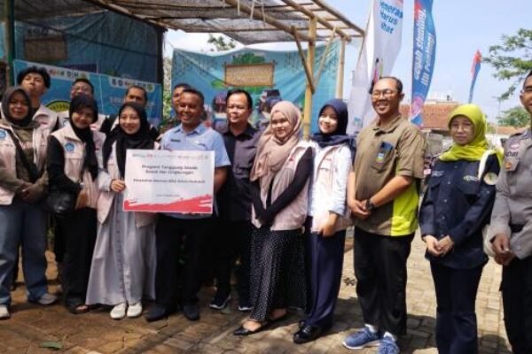 Dinas Lingkungan Hidup Garut Salurkan Bantuan Pohon Produktif CSR dari IFG untuk Desa Wanajaya