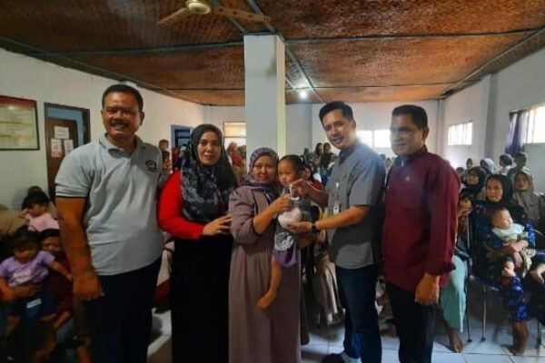 Kecamatan Cipeundeuy Salurkan Bantuan Telur untuk Cegah Stunting, Sasar Ibu Hamil dan Balita Beresiko