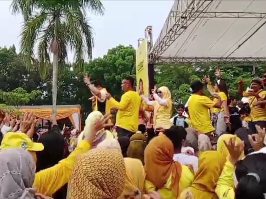 Ribuan Warga Purwakarta Ikut Senam Sehat dalam Perayaan HUT Partai Golkar ke-60
