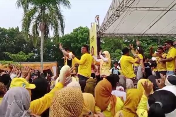 Ribuan Warga Purwakarta Ikut Senam Sehat dalam Perayaan HUT Partai Golkar ke-60