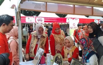 Dorong Peningkatan Ekonomi Daerah Istri Penjabat Bupati dan Ketua DPRD Purwakarta Kunjungi Gelar Produk UMKM.