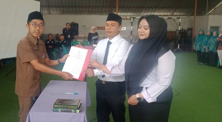 Kaur Tata Usaha Umum dan Kadus Desa Talagasari, Kecamatan Kadungora Dilantik, Dorong Peningkatan Pelayanan Publik.