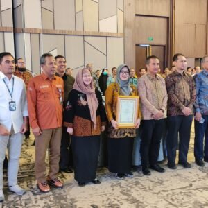 Atas Kinerja Terbaik dalam Penanganan Stunting Garut Raih Dua Penghargaan di Tingkat Prov Jabar, Penghargaan diserahkan langsung Pj Gubernur.