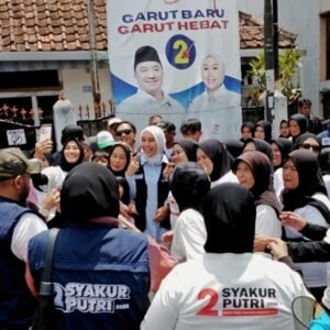 Putri Karlina Berapi-api di Kampanye Akbar: Suasana penuh semangat dan antusiasme mewarnai kampanye terakhir Paslon Bupati Garut nomor 02