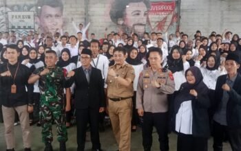 Siap Awasi Pilkada Bandung Barat dan Jawa Barat: Panwascam Cipatat, Kabupaten Bandung Barat, telah melantik 206 petugas TPS.