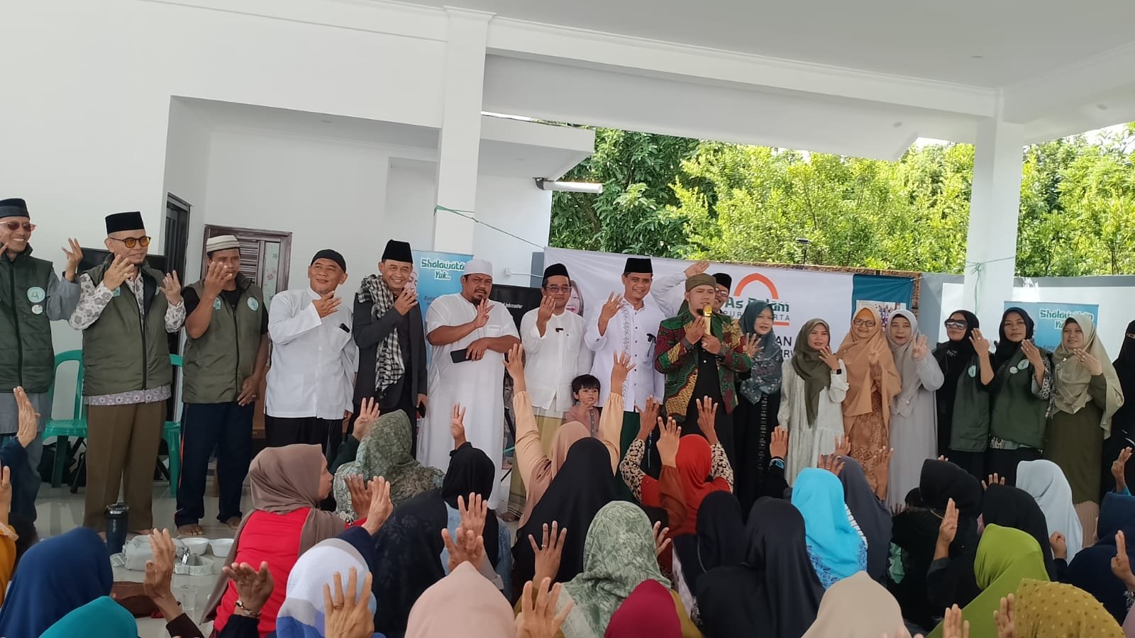 Pasangan Calon Bupati dan Wakil Bupati Purwakarta Nomor Urut 04, Zaenal Arifin dan Sona Maulida, Gelar Sholawat dan Silaturahmi dengan Warga
