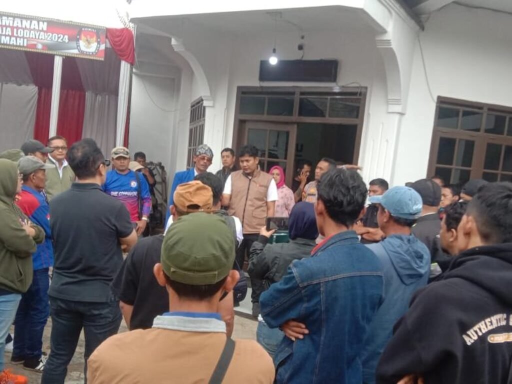 Puluhan Pekerja di Bandung Barat Geruduk Bawaslu, Desak Tindakan Tegas Atas Dugaan Money Politik