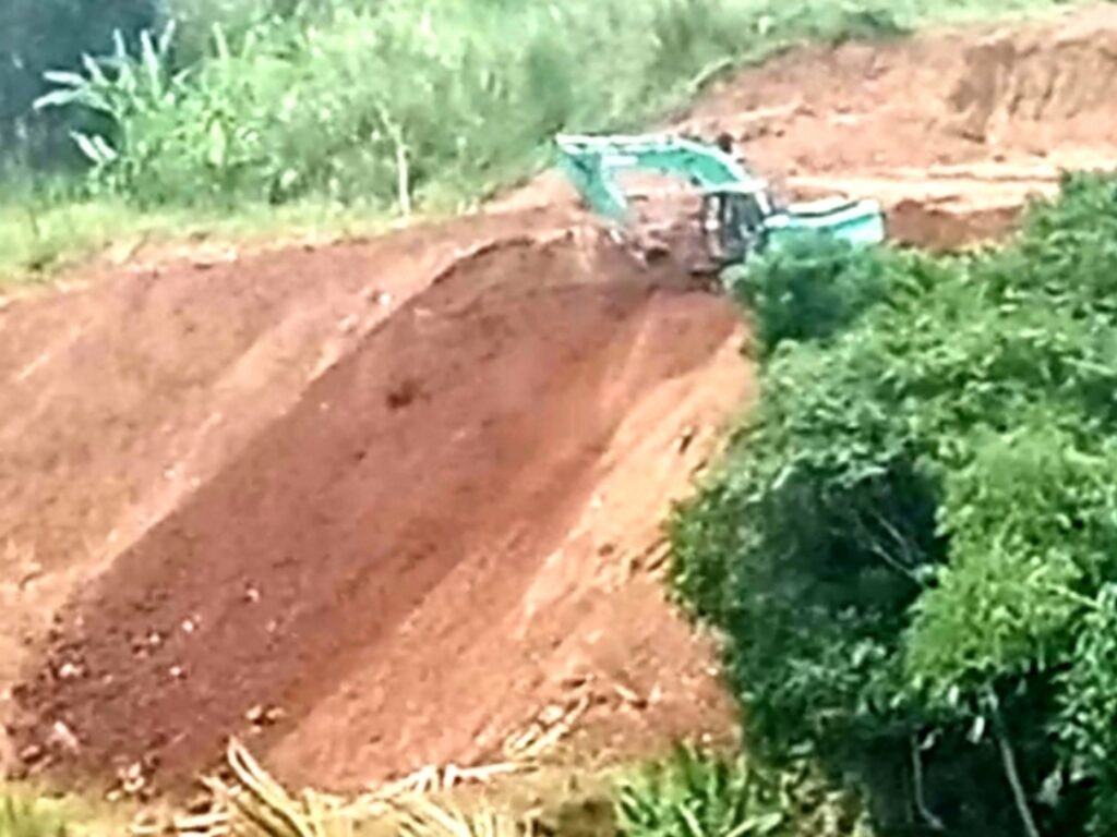 Pengembang Perumahan di Cipatat Bandel, Tetap Lakukan Aktivitas Pengurugan Tanpa Izin Lengkap