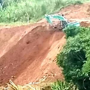 Pengembang Perumahan di Cipatat Bandel: Meskipun telah mendapat peringatan dari Dinas PUTR KBB untuk menghentikan aktivitas hingga izin keluar