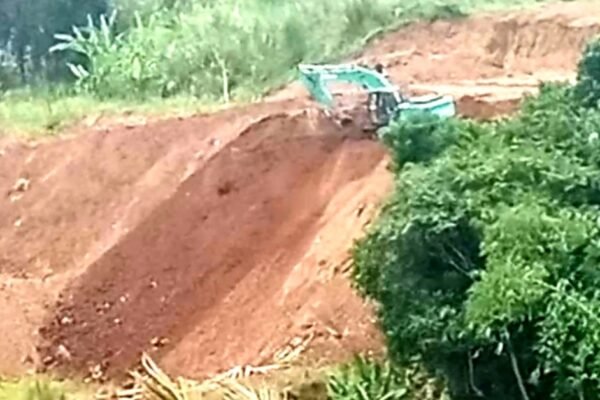 Pengembang Perumahan di Cipatat Bandel, Tetap Lakukan Aktivitas Pengurugan Tanpa Izin Lengkap