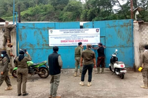 Satpol PP Segel PT Ibu/PT Inti Daging Jaya di Cipendeuy, Hentikan Aktivitas karena Belum Kantongi Izin dan Cemar Lingkungan