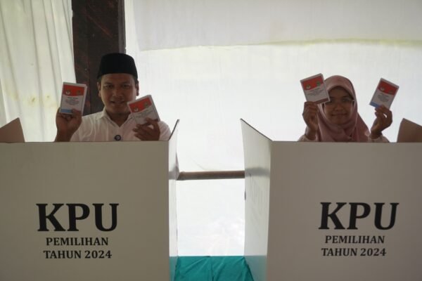 Harap Doa untuk Purwakarta yang Lebih Baik Pipin Sopian Gunakan Hak Pilih di Purwakarta