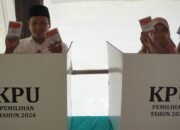 Harap Doa untuk Purwakarta yang Lebih Baik Pipin Sopian Gunakan Hak Pilih di Purwakarta