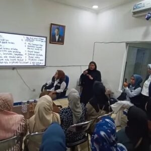 Putri Karlina Dengar Curhat Penyandang Tunarungu menunjukkan kepeduliannya terhadap penyandang disabilitas di Garut.