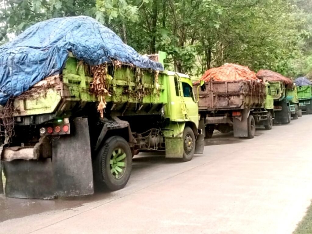 Warga Cigangsa Tolak Sampah Pasar Caringin, 4 Truk Sampah Dipaksa Putar Balik