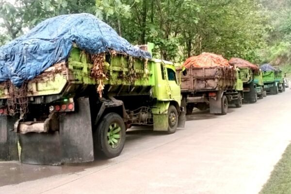 Warga Cigangsa Tolak Sampah Pasar Caringin, 4 Truk Sampah Dipaksa Putar Balik