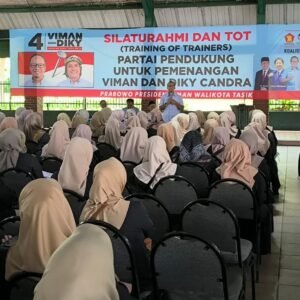 Sosialisasikan Visi Misi dan Program Kesehatan: Paslon Wali dan Wakil Wali Kota Tasikmalaya nomor urut 4 sosialisasi kepada kader posyandu.