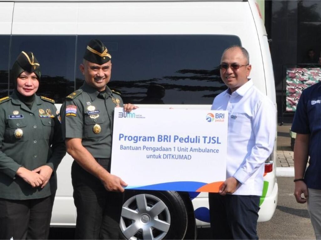 BRI KC Kramat Jati Serahkan CSR Berupa Satu Ambulans ke Ditkumad