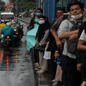 Tahun 2025 Beban Warga RI Semakin Berat, Mulai dari PPN 12% hingga Potensi Kenaikan BBM