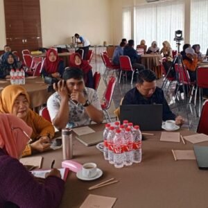 68 Sekolah Mengikuti Bimtek Sekolah Adiwiyata 2025 yang Digelar Dinas Lingkungan Hidup Garut Bekerja Sama dengan Yayasan Bakti Barito.