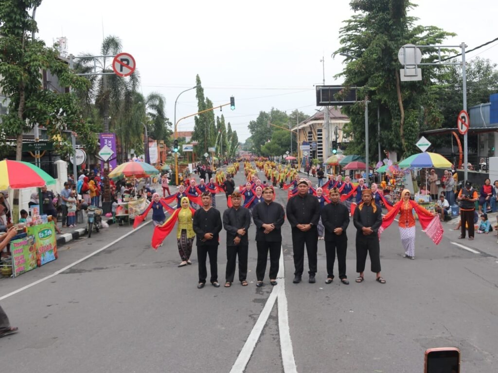 Festival Blora Berkebaya 2024 Disambut Ribuan Warga Blora Dengan Meriahkan