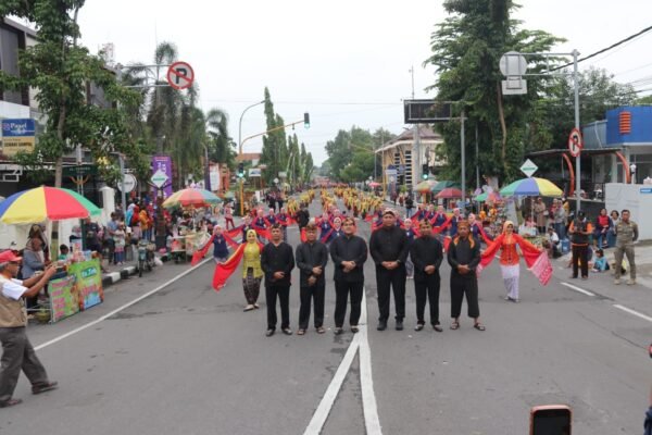 Festival Blora Berkebaya 2024 Disambut Ribuan Warga Blora Dengan Meriahkan