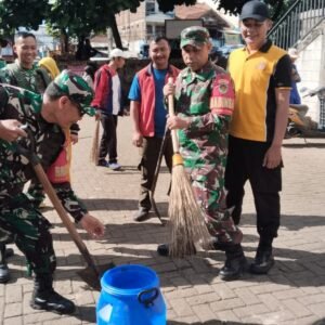 Koramil 1112/Samarang Bersihkan Pasar Wisata Samarang dalam Semangat Gotong Royong Peringati Hari Juang TNI-AD