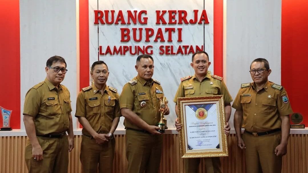 Dinobatkan Sebagai Kabupaten Sangat Inovatif Kabupaten Lampung Selatan Raih Penghargaan Innovative Government Award
