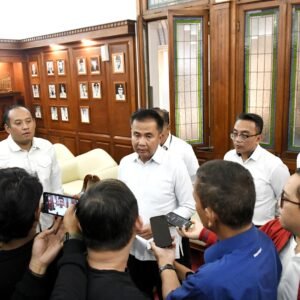 Bey Machmudin Umumkan UMSK 2025, Pengumuman tersebut tertuang pada Kepgub Nomor: 561.7/Kep.802-Kesra/2024 tentang (UMSK) tahun 2025.