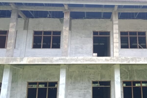 Diduga Ada Penggelapan Anggaran Proyek, Pembangunan Ruang Kelas Baru Yayasan Nurul-Amien di Garut Terbengkalai