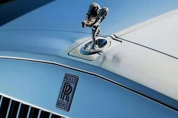 Misteri Mobil Mewah Rolls-Royce dan Emas di Kantor Kemensos