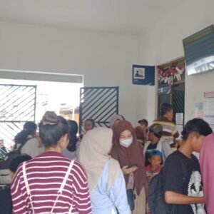 Jelang Libur Tahun Baru Stasiun Kereta Api Leles Ramai Penumpang yang hendak berlibur ke berbagai daerah menjelang pergantian tahun.