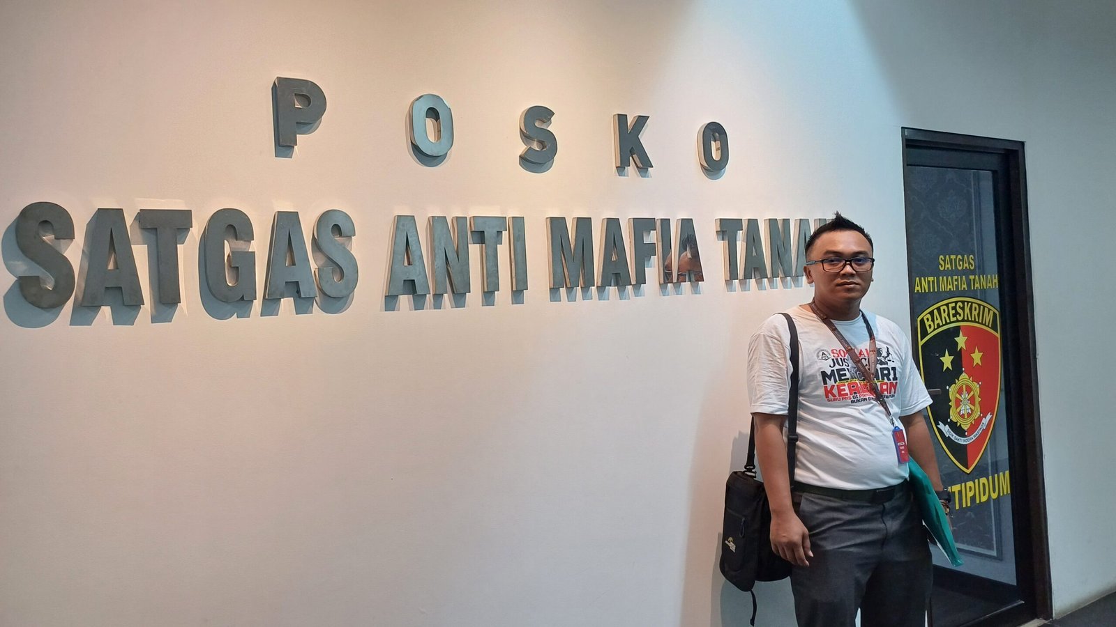 Setelah melaporkan berbagai korupsi Asep Muhidin, S.H. M.H mulai melakukan investigasi penggunaan anggaran pengadaan tanah untuk kepentingan publik di Kabupaten Garut, salah satunya pengadaan lahan pembangunan komplek SOR R.A.A Adiwidjaya, pembebasan jalan baru dan lainnya. (Ft: asep ahmad)