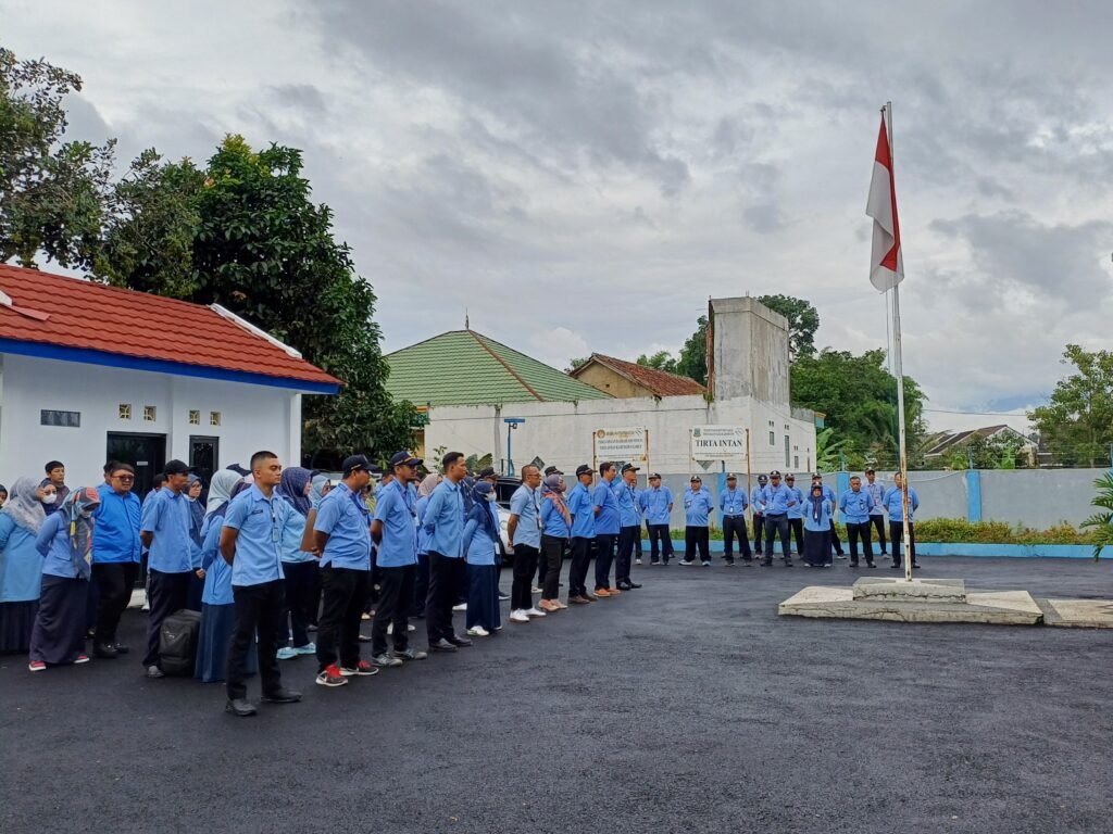 Gercep PDAM Garut Datangi Korban Banjir Cimacan dan Berikan Bantuan Langsung Door to Door