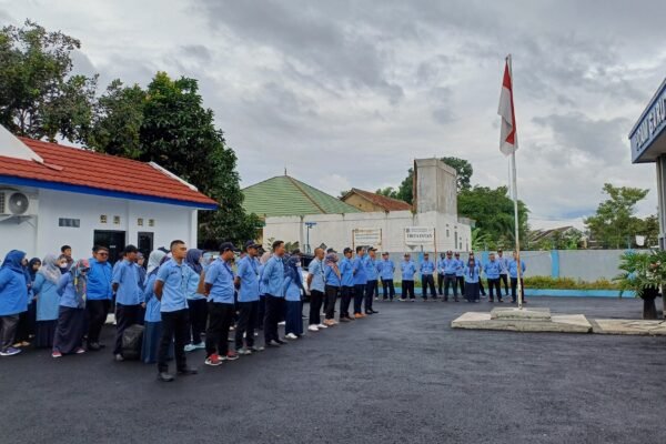 Gercep PDAM Garut Datangi Korban Banjir Cimacan dan Berikan Bantuan Langsung Door to Door
