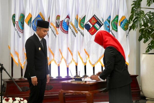 Bey Machmudin Lantik Anggota KPID Jawa Barat Periode 2024-2027, Dorong Peningkatan Kualitas Penyiaran