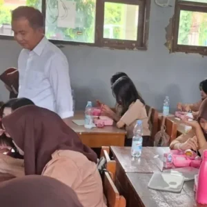 Penjabat Gubernur Jawa Barat Tinjau Pelaksanaan Program MBG di Kota Sukabumi, Pemprov Siapkan Dana 1 Triliun