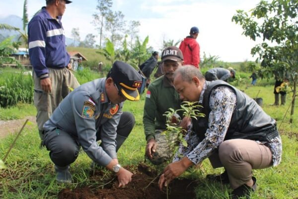 Brigade Pangan Kabupaten Garut Tanam 112 Pohon di Cikajang, Kampanyekan Peduli Konservasi