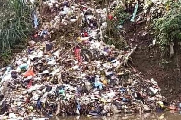 Ironi di Kabupaten Garut: Sampah Bandung di TPA, Warga Buang Sampah ke Sungai Cimanuk